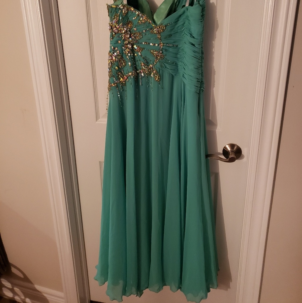 Dress - Picture 3 of 3